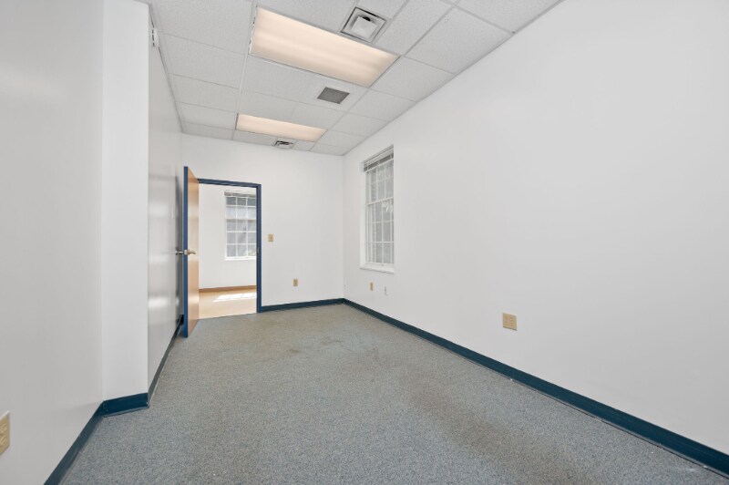 Building Photo - 4630 Pleasant Ave