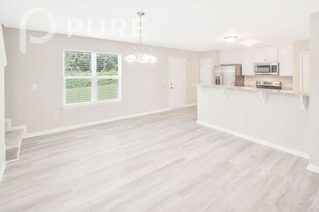 Building Photo - 4645 Esmeralda Drive