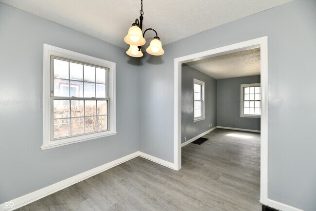 Building Photo - 3910 E 34th St