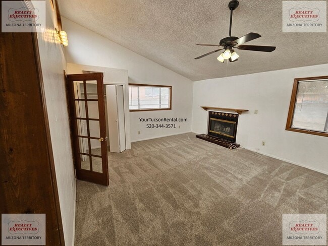 Building Photo - Grant & Silverbell Rd 3/1.5 with A/C $500 Security Deposit