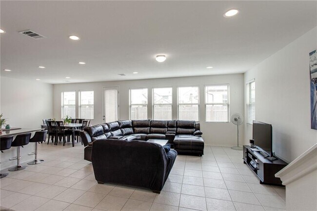 Building Photo - 9109 Garnet Dr