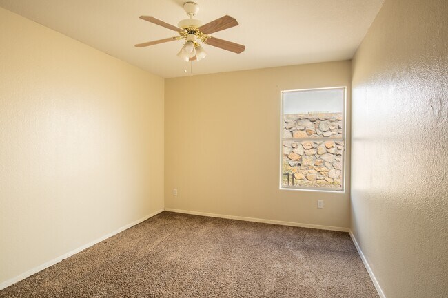 Building Photo - 3913 Pearl Ct