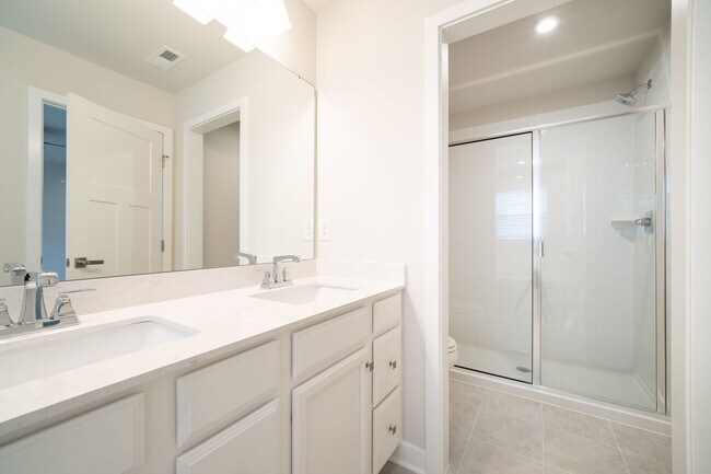 Building Photo - Townhome on the Chapel Hill/Durham line- A...