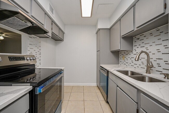 Building Photo - 8427 Hearth Dr