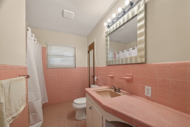 Building Photo - 8726 Glenloch Dr