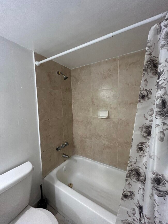 Building Photo - 1805 Sans Souci Blvd