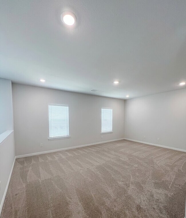 Building Photo - 140 Ashbrook St