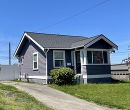 Building Photo - 1745 James St