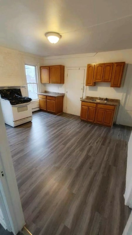 Building Photo - 120 Babcock St