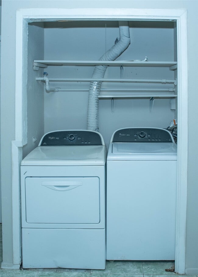 Building Photo - 12823 High Star Dr