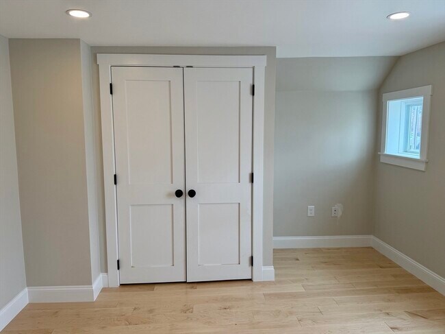 Building Photo - 15 River St