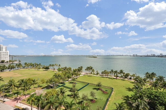 Building Photo - 1800 N Bayshore Dr