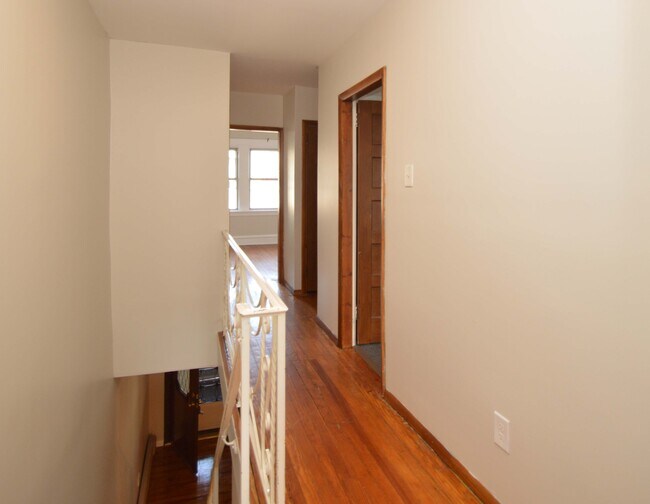 Building Photo - 2828 Sellers St