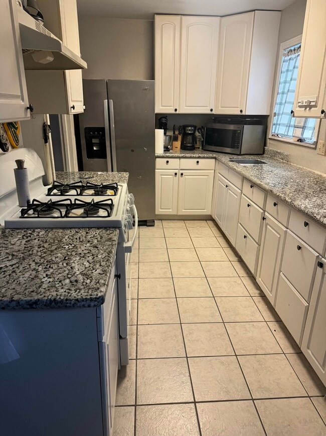 Building Photo - 6417 Rolla St