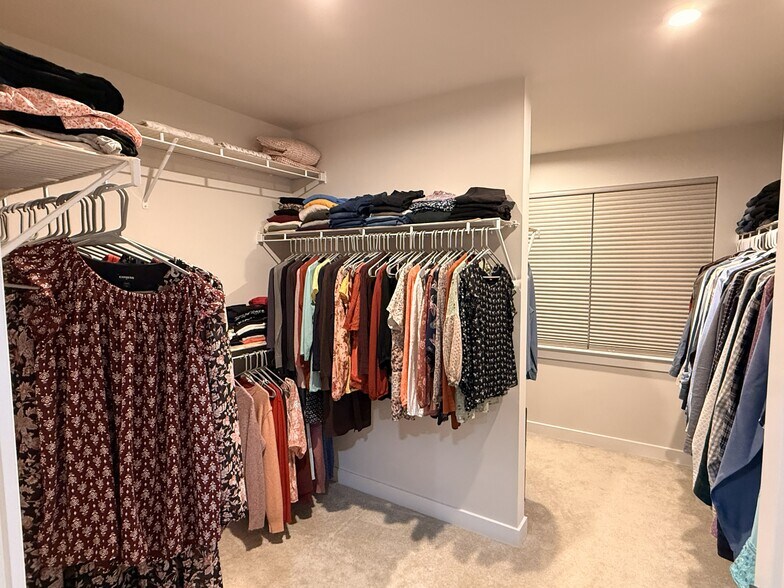 Walk-in Closet - Master Bedroom - 3212 Vanessa Dr
