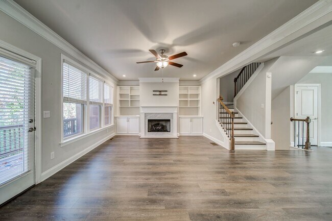 Building Photo - 1363 Harris Way S