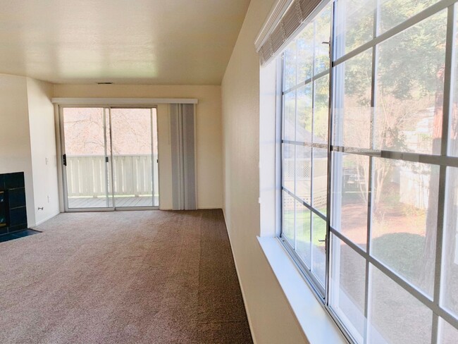 Building Photo - Upstairs 2 Bedroom 2 Bath Unit with a Beau...