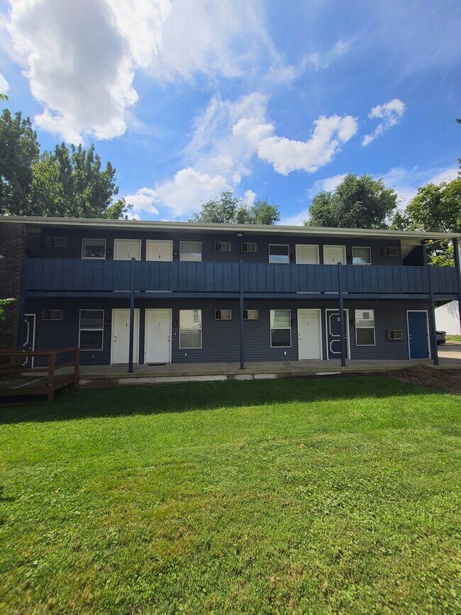 Interior Photo - 211 N Central Ave