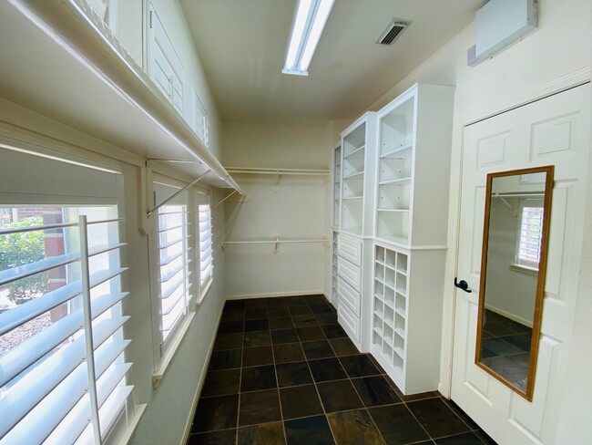 Building Photo - 6302 Spring Tide Ct