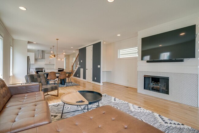 Building Photo - Partially Furnished Beauty