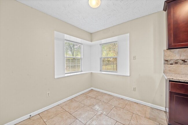 Building Photo - 11111 Longcommon Dr