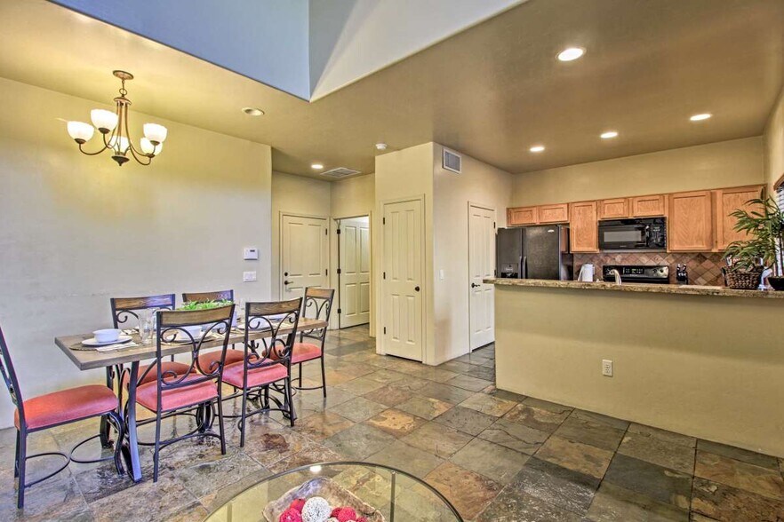 Building Photo - 4128 N Thurston Ln