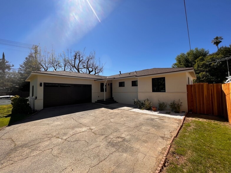 Building Photo - 6641 Glade Ave