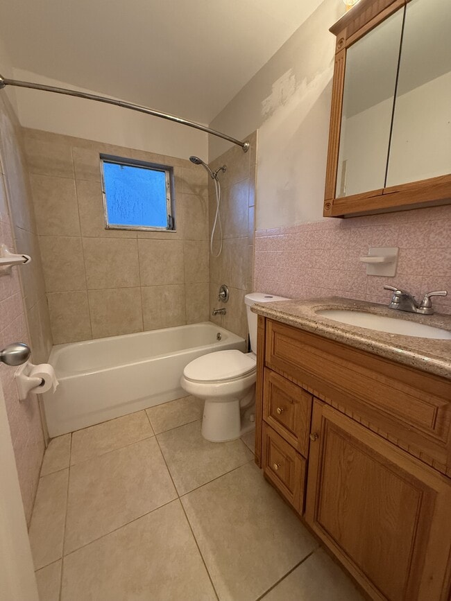 Building Photo - 202 2nd St