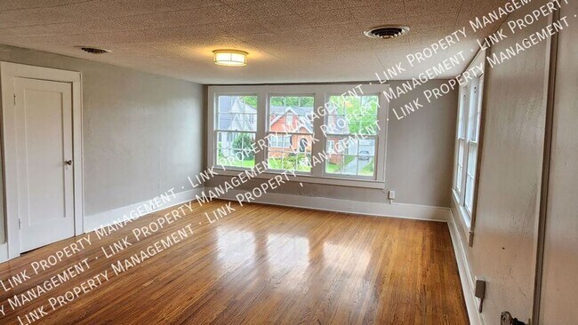 Building Photo - Charming Fully Renovated 4-Bedroom Home in...