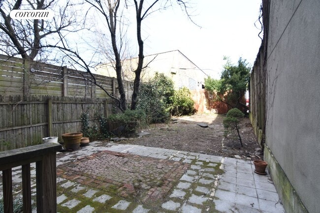 Building Photo - 168 Beard St