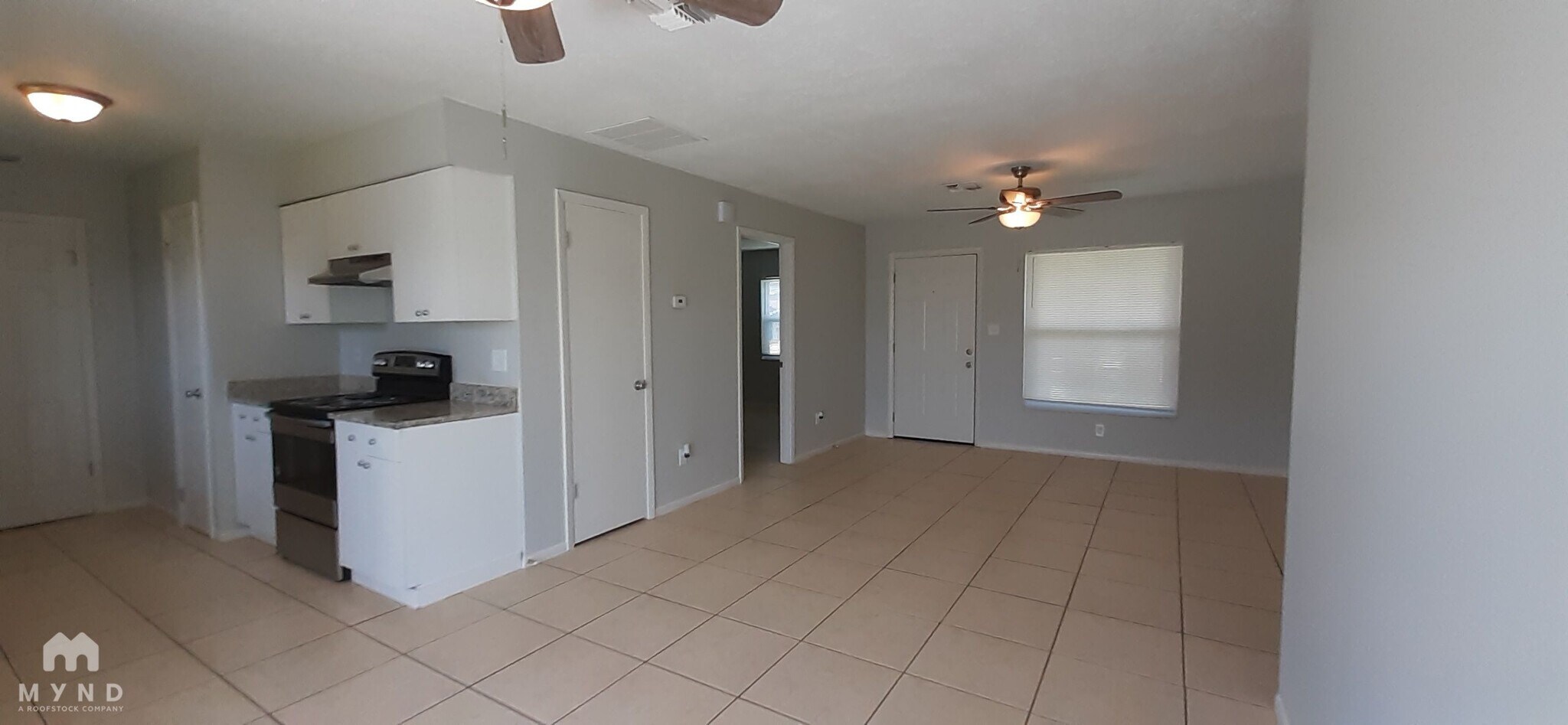 Building Photo - 628 Royal Palm Dr