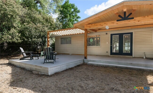 Building Photo - 625 Creek Dr