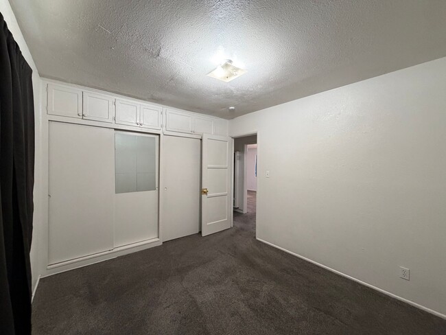 Building Photo - 4 Bedroom 2 Bathroom House with Fenced Yard & 1 Car Garage