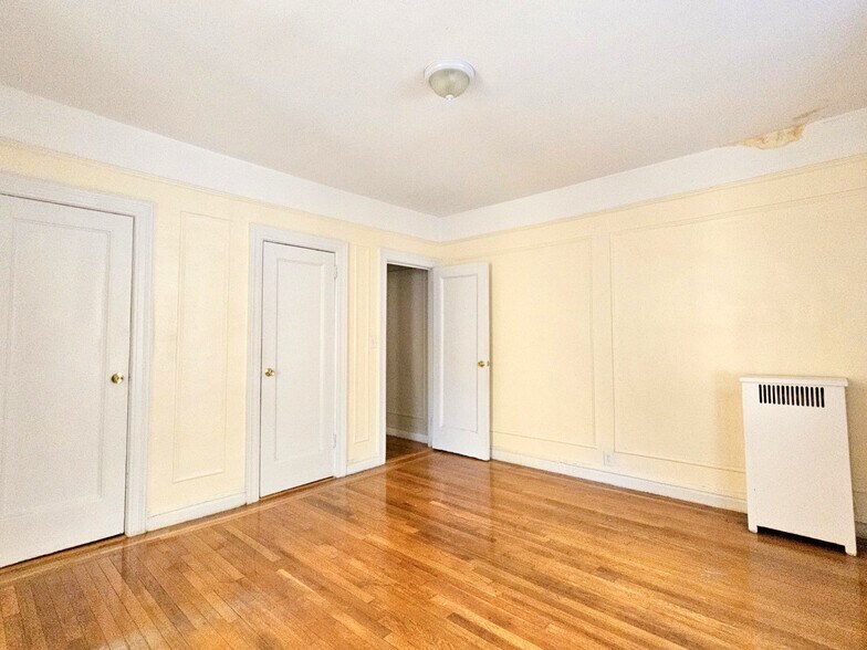 Building Photo - 850 W 176th St