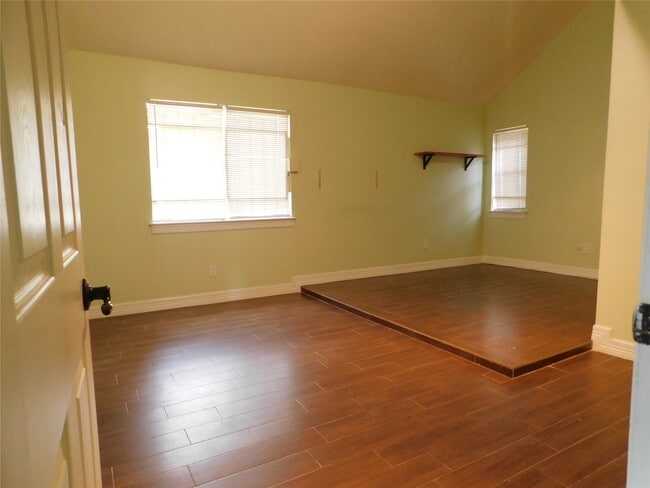 Building Photo - 10007 Sagecanyon Dr