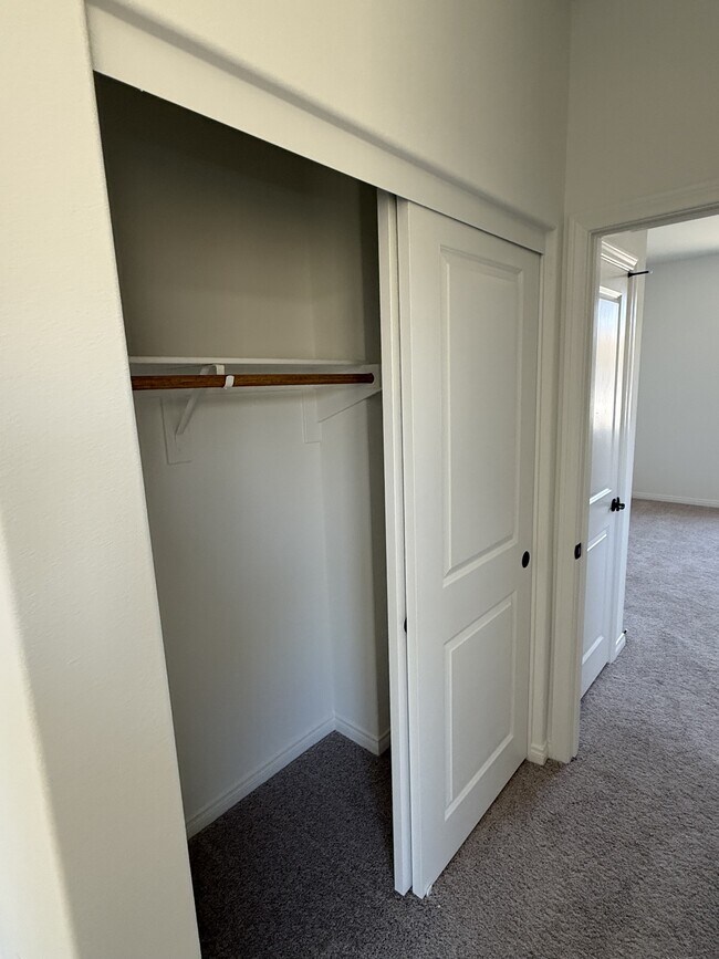 Building Photo - 4470 Hickory Ct