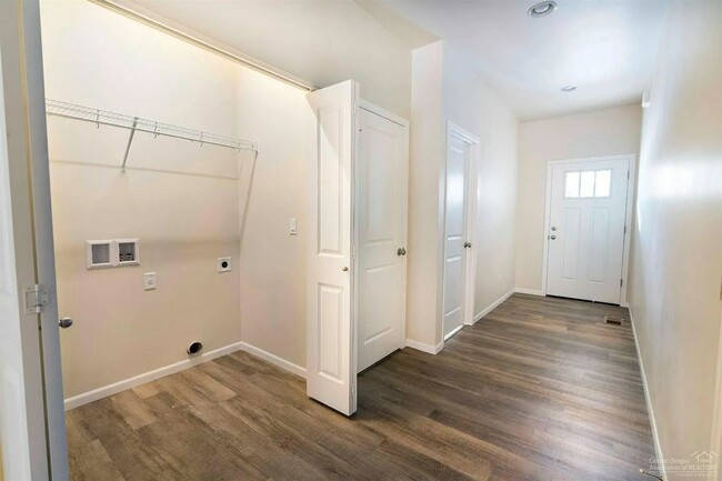 Building Photo - Charming 3-Bedroom, 2-Bathroom Home in Hun...
