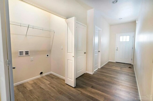 Building Photo - Charming 3-Bedroom, 2-Bathroom Home in Huntington Meadows