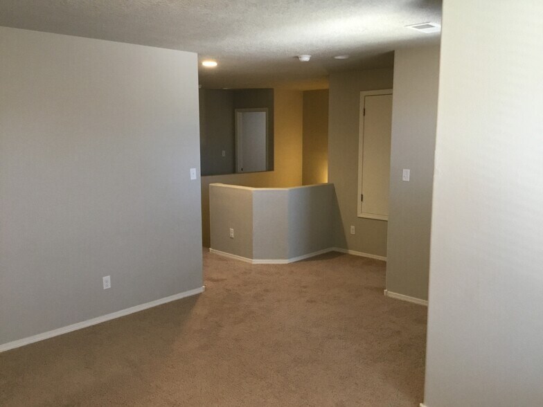 Building Photo - 2711 Full Moon Ct NE