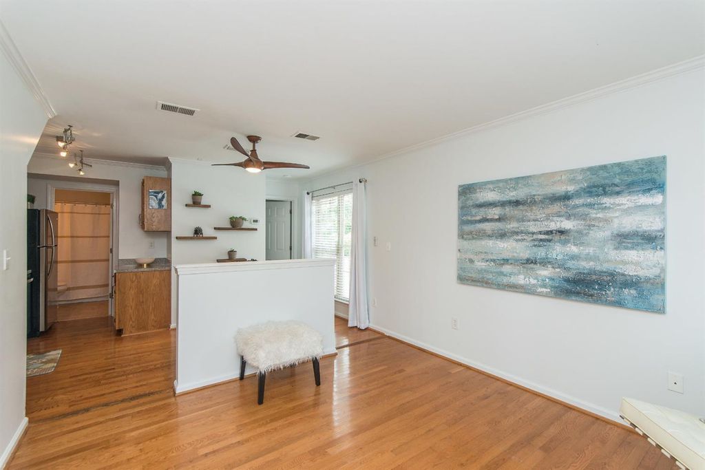 Living room - 415 Marquis Ave