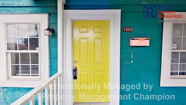 Primary Photo - Adorable 3 BD/1 BA Recently Update in the ...