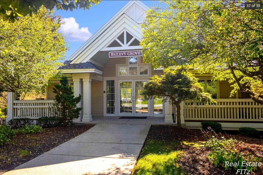 Building Photo - 5453 W Heathwood Dr SE