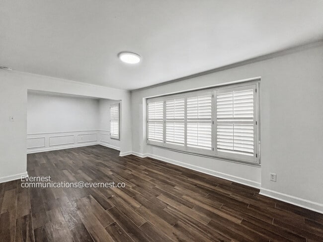 Building Photo - Beautiful 4-Bedroom Home with Modern Amenities / Pet-Friendly / Available Now!