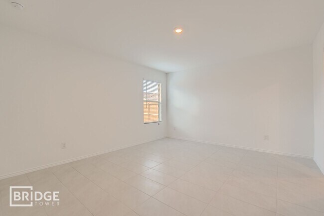 Building Photo - 313 Dry Cyn Wy