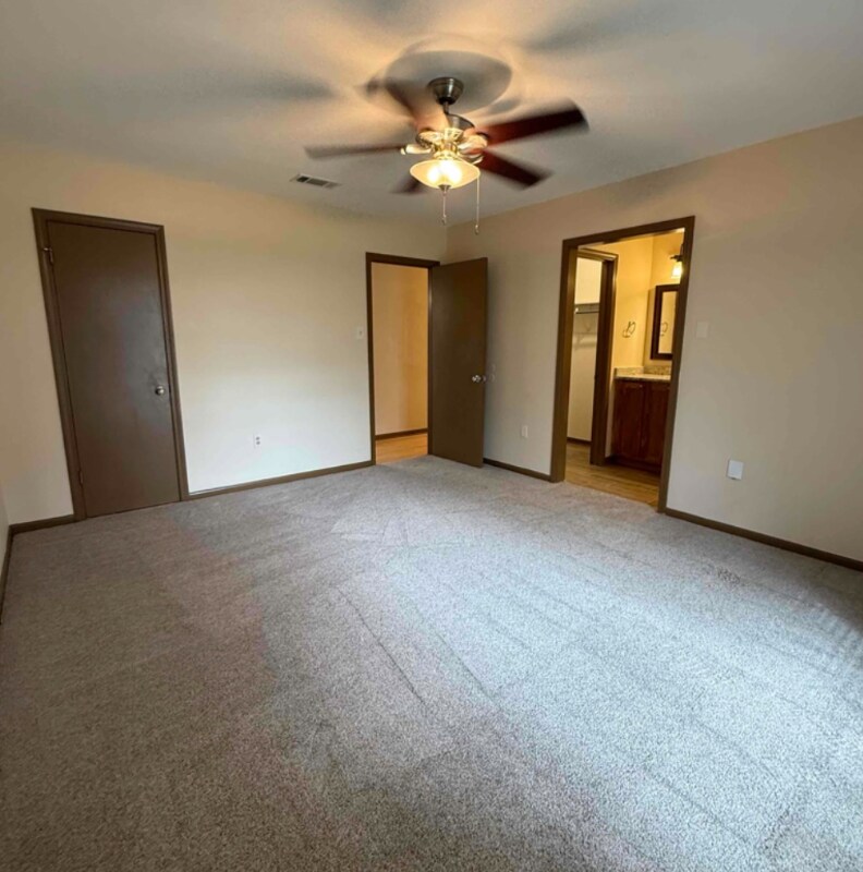 Building Photo - 3011 Cavalier Dr