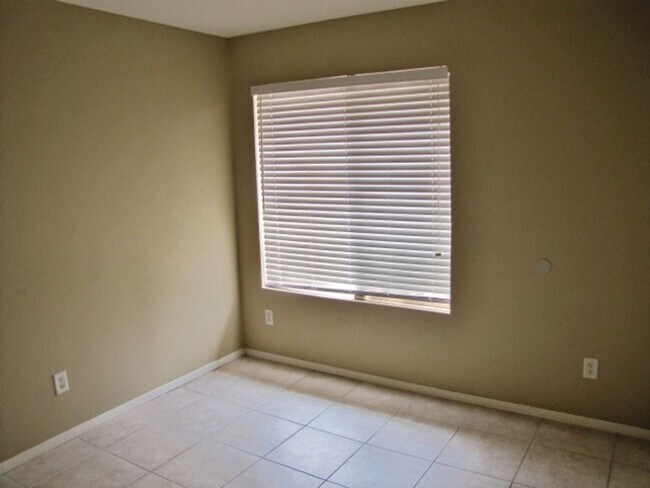 Building Photo - 4BR/2BA/1CG, 1374 sq.ft., w/central A/C in Sierra Vista, AZ