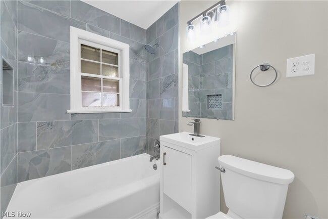 Building Photo - 21440 Fuller Ave