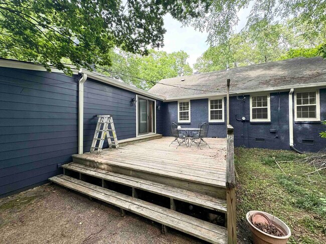 Building Photo - 115 Mary Ann Dr