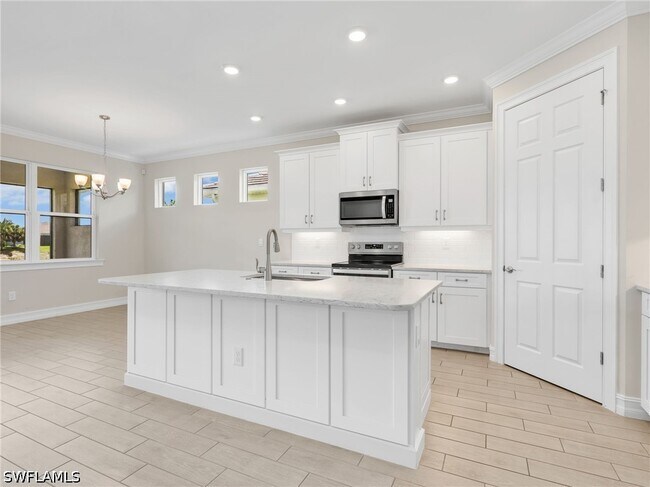 Building Photo - 28029 Sanibel Sands St