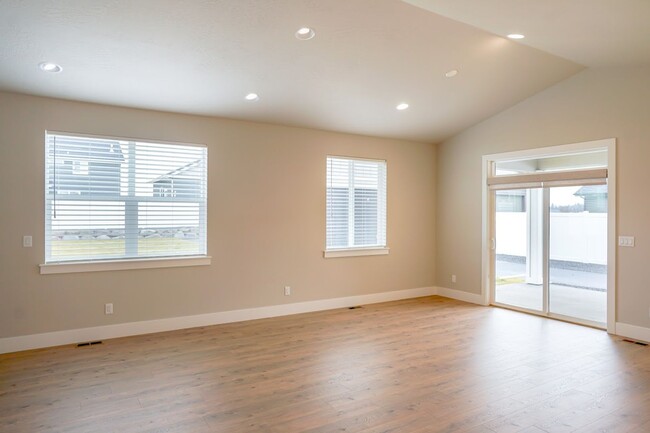Building Photo - Incredible New 3 Bedroom Home in Post Fall...